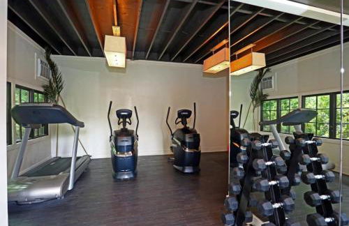 Chic 2BR Near Triangle With King Beds Fast Wifi - Photo 32