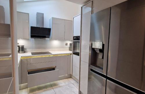 Delightful & Spacious Guest House in Farnworth Near Bolton Hospital - Foto 5