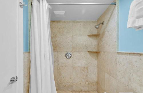 Andros - Spacious 2x2 Waterfront Condo - Photo 15