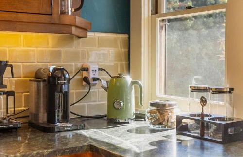 Gorgeous Eccentric Family Home with Cowboy Pool - Foto 27