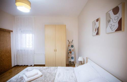 Riverside Escape ,modern residence with courtyard - Photo 13