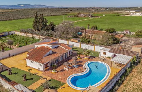 Gorgeous Home In Puente Genil With Wifi - Foto 1