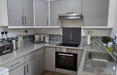 LushStay Telford - Families, Contractors & Group of Friends, long term stay - Photo 18