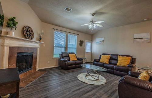 New Beautiful 4/BR Vacation Home - Photo 13