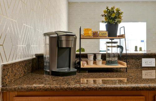 Trendy Retreat - Great Location - Fully Loaded - Foto 19