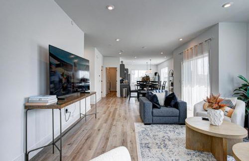 Specious Luxury wRooftop 1 mi DT Indy Sleeps 6 - Foto 77