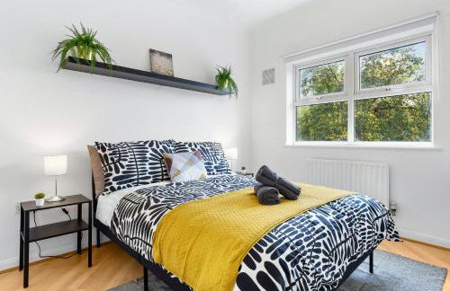 Cozylease 3 Bedroom Canary Wharf Family,Workcation, Fast WiFi, Workspace,1 stop to City - Photo 26