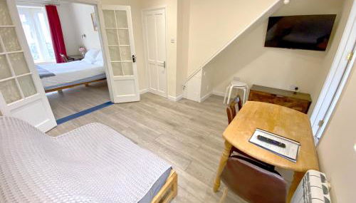 Apartment with a Private Garden and Modern kitchen - Foto 5