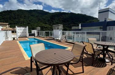 Apartamento na Praia das Toninhas em Ubatuba 350m da praia -2 quartos sendo 1 suite, piscina, varanda gourmet com churrasqueira, ar condicionado, cozinha completa, duas garagens - Foto 19
