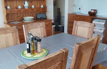 Family stay by the beach - Photo 11