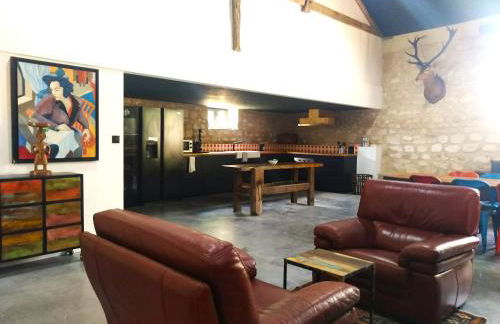 "La Case" - Magnifique ferme rénovée au cœur de la nature - Piscine privée sans vis-à-vis - Vue dégagée - Jardin - Stationnements gratuits devant la propriété - Belles prestations - Foto 53