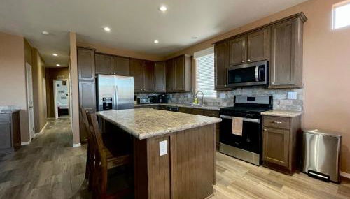 The Grand Getaway at Williams - Family Friendly for up to 8 & Walking Distance to the GC Railway - Foto 3, stove, dishwasher, toaster