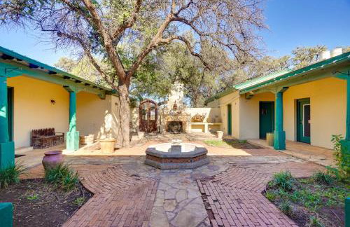 Secluded Ranch with Courtyard about 4 Mi to Odessa! - Foto 32