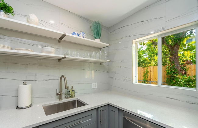 Uhost AI 1BR With Marble Accents Patio - Foto 20