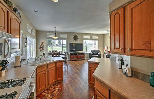 Rivers Edge Golf Condo with Beach Access and Patio! - Foto 8