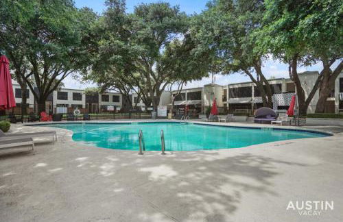 Spacious 2 Apt Combo Sleeps 12 Pool and Pets - Photo 46