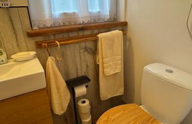 Charming Forest Home near Warsaw - Photo 6