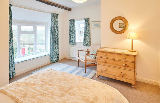 Host Stay Penrheol Farmhouse - Photo 16