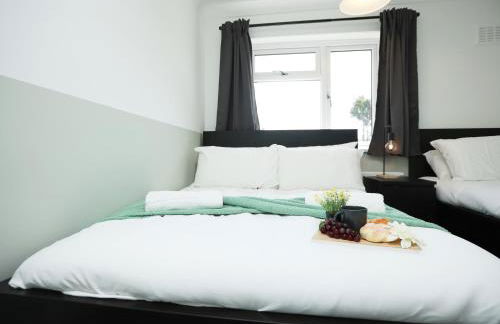 Homely ! Perfect for Contractors and Guests with Private off street parking - Foto 23