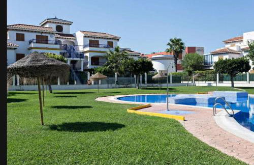 Bajo con porche en primera línea En Vera, Almeria - Foto 9