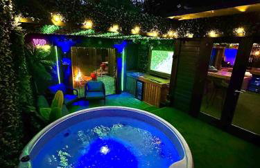 Woodland Escapes Glamping - Utopia - Foto 1