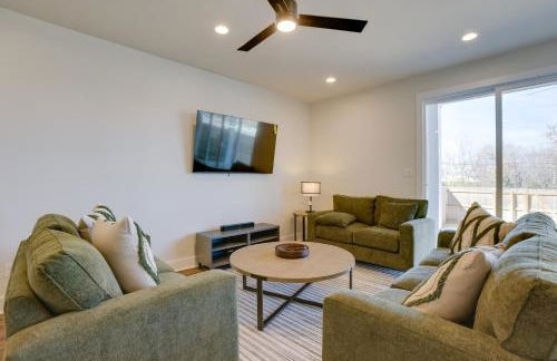 Less Than 1 Mi to Texas AandM Group Getaway with Balcony! - Photo 8