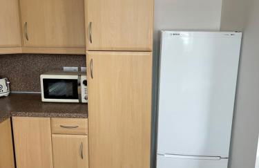 Lovely, Sleeps 6, 2 baths, Riverside Views, Parking, GY - Foto 6