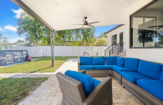 Stunning 3 Bd Pool House w Enchanting Water Views - Foto 34