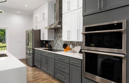 The Gateway - 6BED W Two Houses GameRoom & Pool - Photo 18