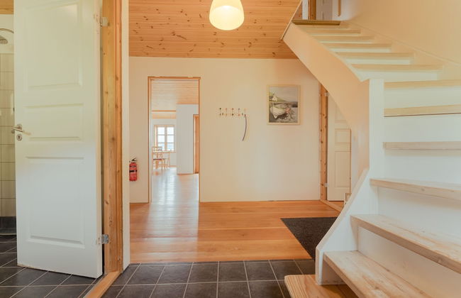 Nordic Serenity | Amazing Sea And Mountain View - Foto 3