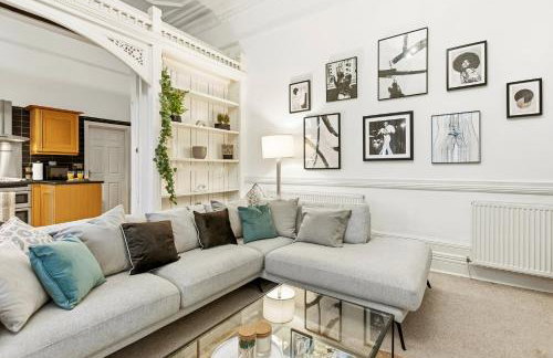 Luxe Victorian Spacious Home Sefton Park with Parking - Foto 50