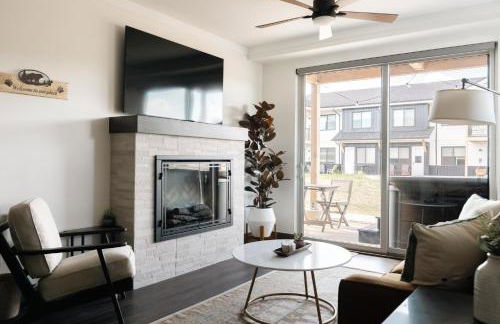 New Luxe Condo - Hot Tub - Minutes to WP! - Fraser - Foto 8