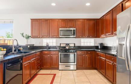 Desert Oasis w Pool Spa BBQ Outdoor Dining Under the Palms Calle Tolosa by AvantStay - Foto 14