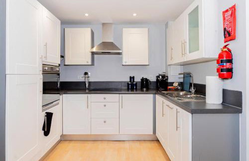 Contractors 4 Beds 2 BathroomsTown Centre Parking - Foto 9