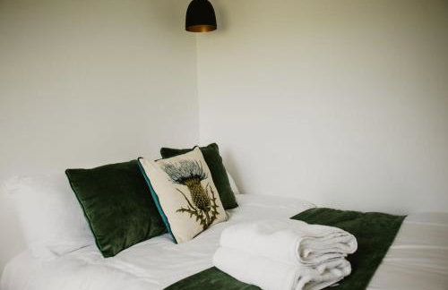 Luxury Glamping Cabin sleeping 4 People with Private Hot Tub and BBQ with views across the North Coast Ballycastle Pod 2 - Foto 30
