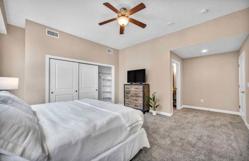 Downtown Flat w/ LAKE VIEW: Walk 2 Stadiums/Arenas - Photo 18