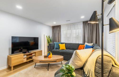 STUNNING freshly remodeled MODERN apartment - Foto 1