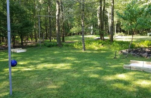 Serenity and Fun all in one in this Cozy Pocono Cabin - Foto 44