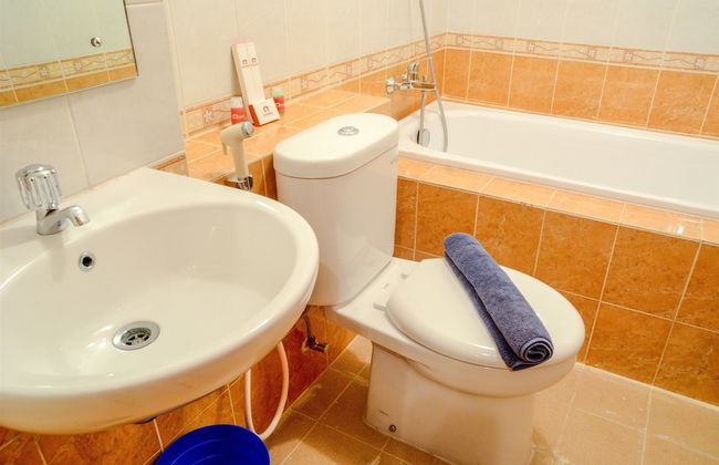 2 Bedrooms Grand Palace Apartment Kemayoran by Travelio - Foto 23