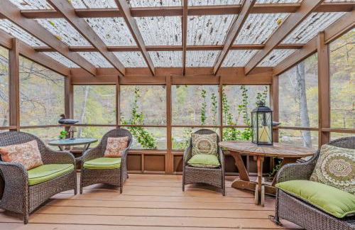 River Time Cabin - Riverfront, Hot Tub, Screen Porch, Fishing, Games, View, 3 King Beds - Photo 39