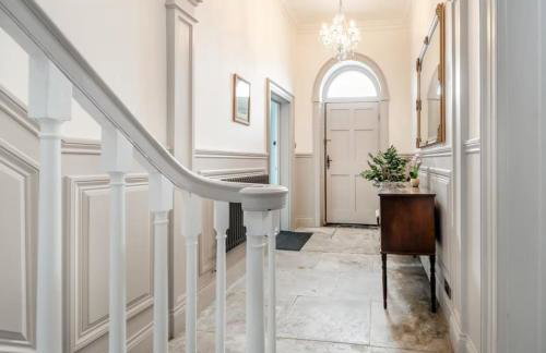 Riverside Georgian House with Hot Tub, Sauna & Parking - Foto 5