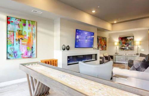 Stunning Water View 2BR · Jacuzzi & Rooftop Lounge - Foto 85