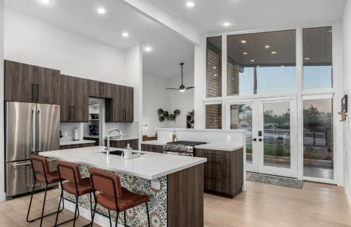 3BR Retreat with Heated Pool, BBQ and Mountain Views - Foto 44