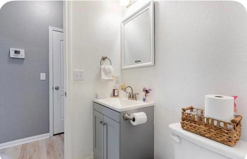 Modern 4BR Retreat, Fast WiFi, Parking, Less than 15 mins from Austin - Foto 21