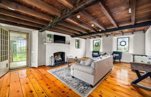 Downingtown Manor - 1900s Farmhouse with Creek Views - Foto 13