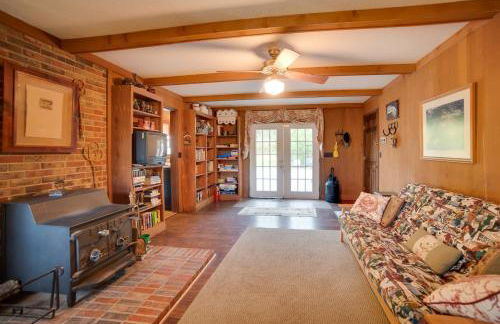 Dayton Home with Pool and Deck on 37 Private Acres! - Foto 9