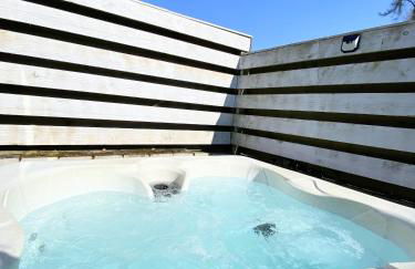 Otter 1 - Private Hot Tub - Bali Inspired Lodge - Bath - Longleat - Wiltshire - Photo 7