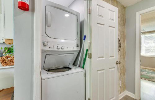 Beachy Home in Heart of Beaufort with Pool Access - Foto 21