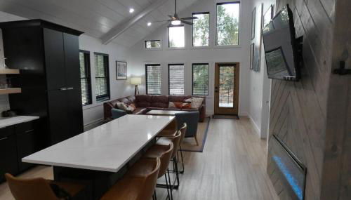 Modern Chalet with Hot Tub and Lake Access - Foto 2