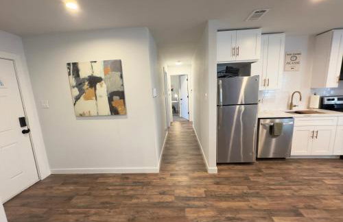 5 Star Stay Large Remodeled Modern 4BR Near UNT and TWU Sleeps 10 - Foto 7